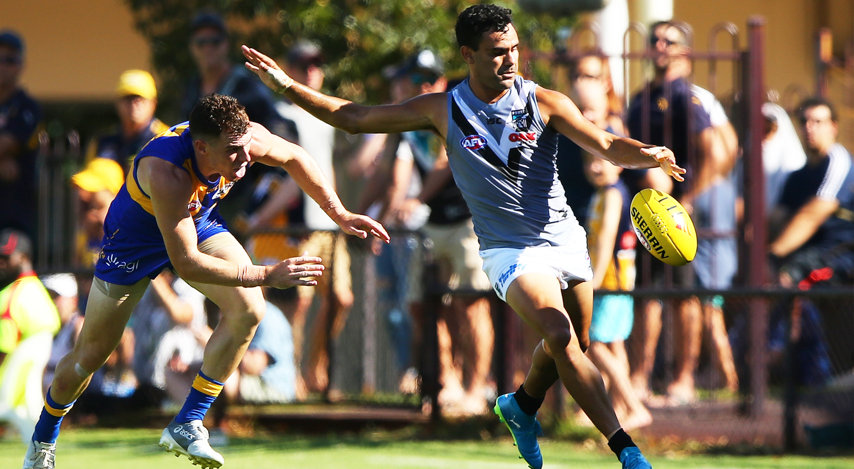 Lindsay Thomas playing footy for Port Adelaide against West Coast in the AFL.